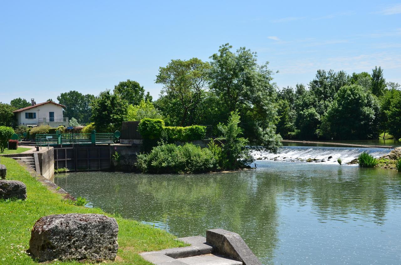 La Tonnellerie Acomodação com café da manhã Châteauneuf-sur-Charente Exterior foto